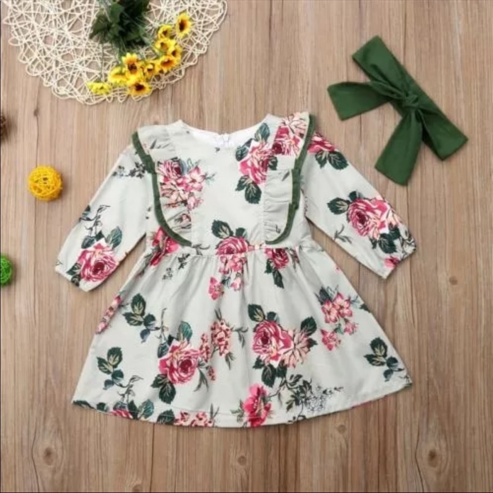 Girl Floral Long Sleeve Dress
Size: 5 T